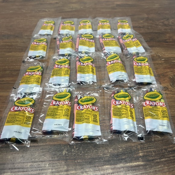 Crayola Classic Color Crayons in Cello Pack, 4 Colors RYGB, 20Packs Restaurants - Picture 1 of 3